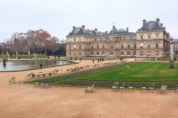 Paleis van Luxemburg in Jardin du Luxembourg, Parijs. — Stockfoto