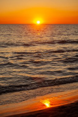 Karadeniz'de güzel gün batımı. Altın deniz gün batımı. Poti, Georgi