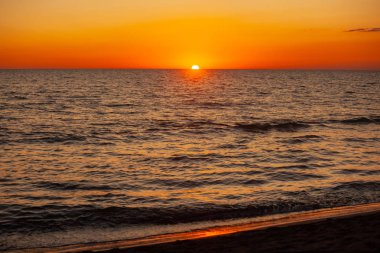 Karadeniz'de güzel gün batımı. Altın deniz gün batımı. Poti, Georgi