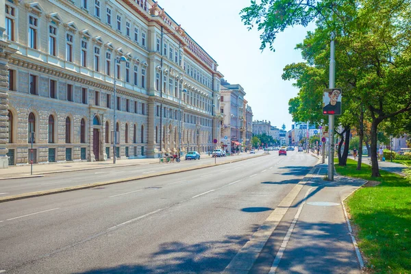 Wien, Österreich - 19.08.2018: eine der Hauptstraßen in Wien. — Stockfoto