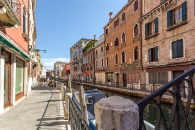 Venedik, İtalya - 15.08.2019: Venedik wat geleneksel gondolları