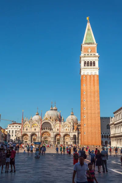 Venecia, Italia - 15.08.2018: Piazza San Marco con la Basílica o — Foto de Stock