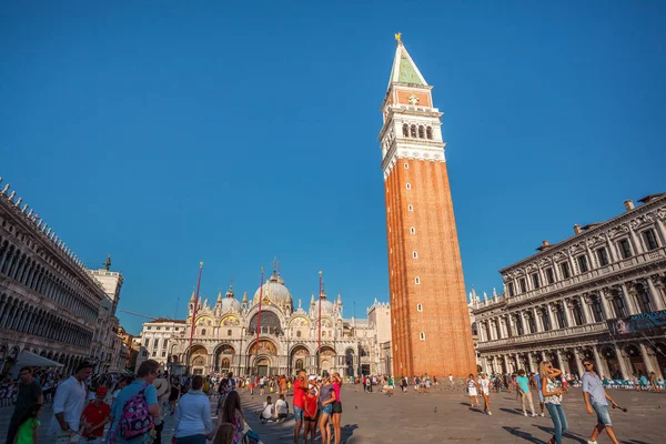 Benátky, Itálie - 15.08.2018: Piazza San Marco s bazilikou — Stock fotografie
