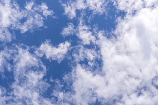 Céu Azul Fundo Com Nuvens Brancas Textura Natureza — Fotografia de Stock