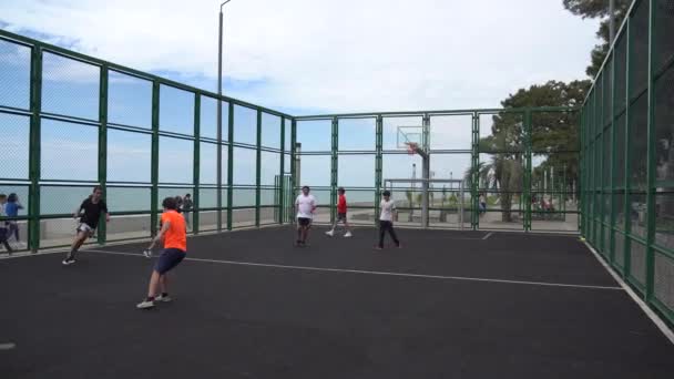 Kobuleti Georgia Червня 2020 Діти Грають Баскетбол Ігровому Майданчику — стокове відео