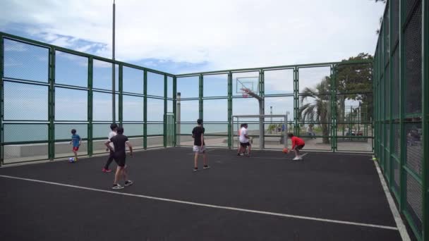 코불레티 조지아 2020 아이들 놀이터에서 농구를 — 비디오