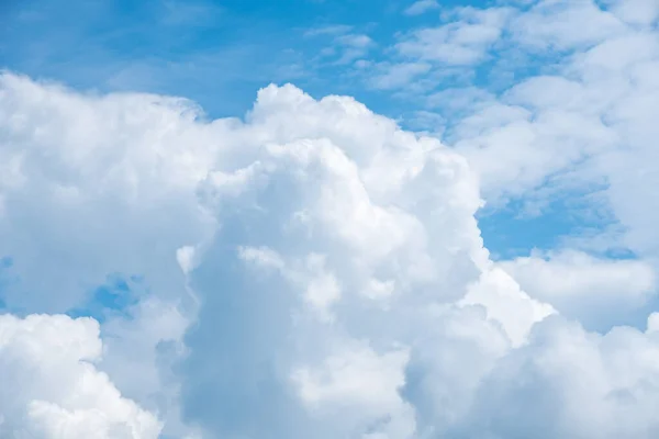 Céu Azul Fundo Com Nuvens Brancas Textura Natureza — Fotografia de Stock