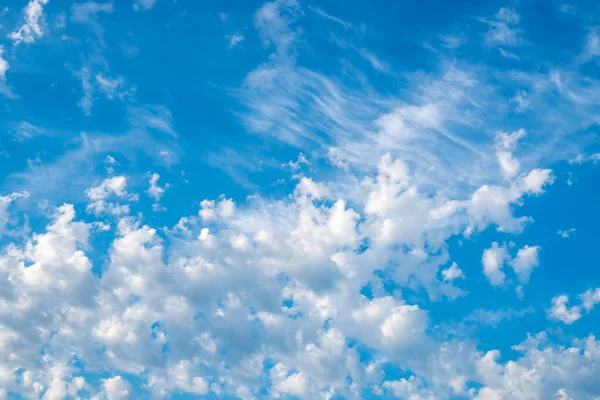 Niebieskie Niebo Tło Białymi Chmurami Natura Tekstury — Zdjęcie stockowe