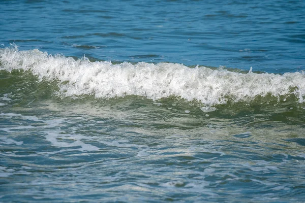 Маленькі Хвилі Узбережжі Моря Красивий Синій Морський Пейзаж — стокове фото