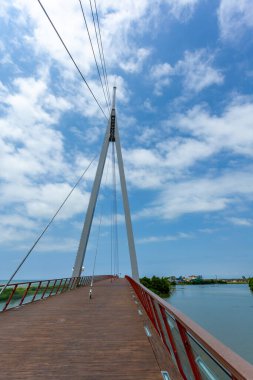 Anaklia tatil beldesi, Gürcistan 'daki modern yaya köprüsü. Turizm