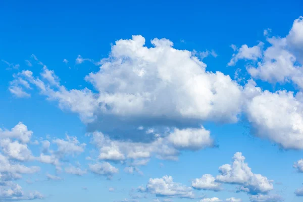 Beyaz Bulutlu Mavi Gökyüzü Arkaplanı Doğa Doku — Stok fotoğraf