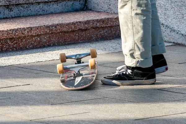 Ung Skateboardåkare Batumi Park Sport Liv Människor — Stockfoto