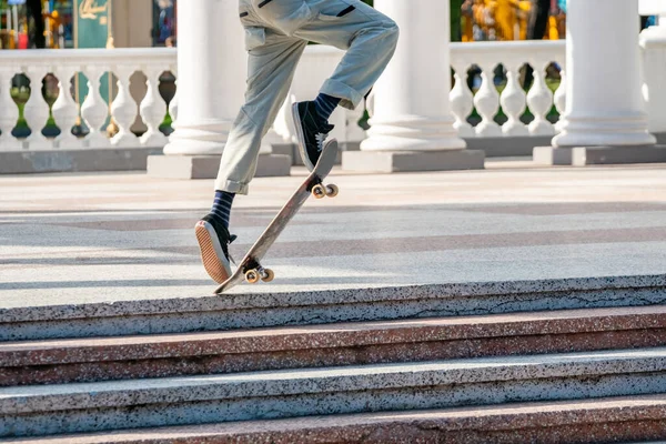 Молодий Скейтбордист Парку Батумі Спортивне Життя Люди — стокове фото