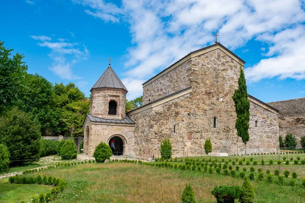中世の正統派教会ゼダゼニ山の近く グルジアへの旅行 — ストック写真