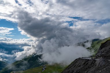 Yukarı Khevsureti, Gürcistan 'daki güzel dağ manzarası. Seyahat