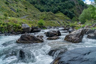 Yukarı Khevsureti, Gürcistan 'daki Argun Dağı. Seyahat