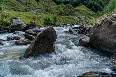 Yukarı Khevsureti, Gürcistan 'daki Argun Dağı. Seyahat