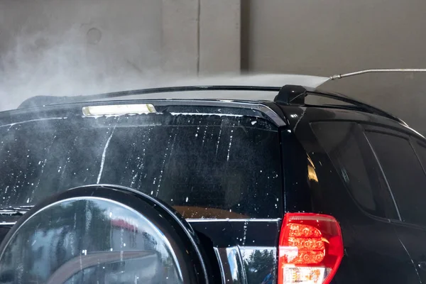 Autowäsche Auto Mit Hochdruckwasser Und Schaum Reinigen Verkehr — Stockfoto