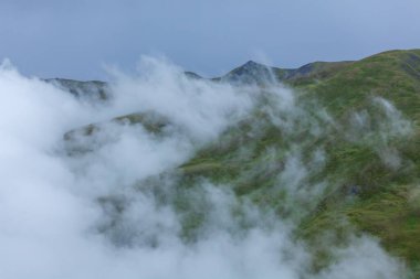 Yukarı Khevsureti, Gürcistan 'daki güzel dağ manzarası. Seyahat