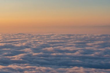 Gomismta Mountiain 'den günbatımının güzel manzarası. Havaya kaldır. Seyahat