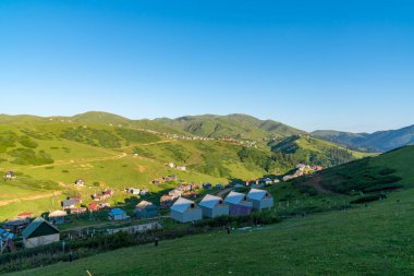 Benzersiz ahşap evleri olan güzel Gomismta tatil köylerinden biri. Seyahat