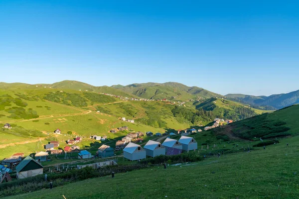 Benzersiz ahşap evleri olan güzel Gomismta tatil köylerinden biri. Seyahat