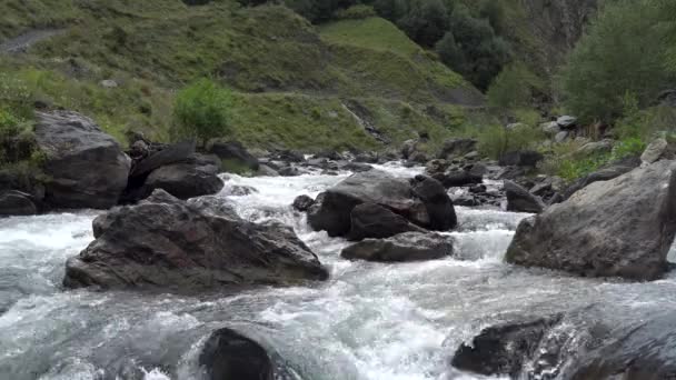 Гірська Річка Аргун Верхньому Хевсуреті — стокове відео