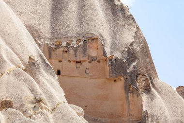 Kapadokya 'daki volkanik kaya oluşumları antik Hıristiyanların ikamet ettikleri yer. Seyahat