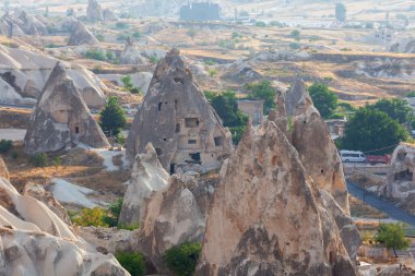 Kapadokya 'daki volkanik kaya oluşumları antik Hıristiyanların ikamet ettikleri yer. Seyahat