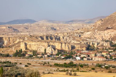 Kapadokya 'daki volkanik kaya oluşumları antik Hıristiyanların ikamet ettikleri yer. Seyahat