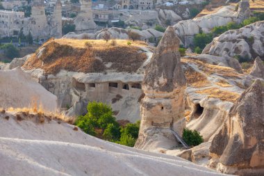 Kapadokya 'daki volkanik kaya oluşumları antik Hıristiyanların ikamet ettikleri yer. Seyahat