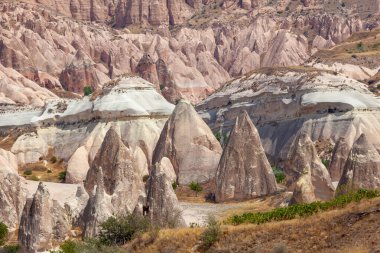 Kapadokya 'daki volkanik kaya oluşumları antik Hıristiyanların ikamet ettikleri yer. Seyahat