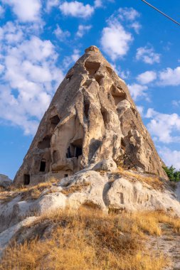 Kapadokya 'daki volkanik kaya oluşumları antik Hıristiyanların ikamet ettikleri yer. Seyahat