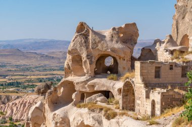 Kapadokya 'daki volkanik kaya oluşumları antik Hıristiyanların ikamet ettikleri yer. Seyahat