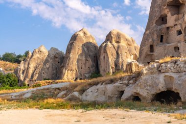 Kapadokya 'daki volkanik kaya oluşumları antik Hıristiyanların ikamet ettikleri yer. Seyahat