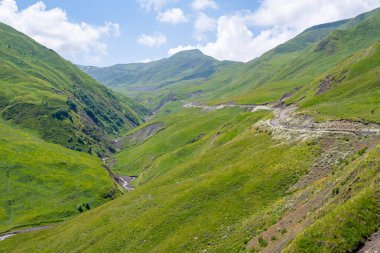 Yukarı Khevsureti, Gürcistan 'ın güzel dağlık manzarası. Seyahat