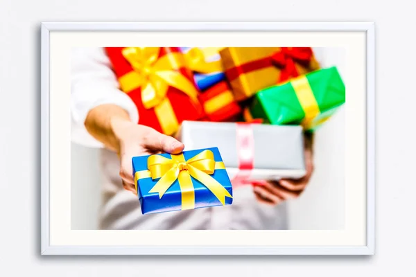 Male hands holding a gift boxes with ribbons. — Stock Photo, Image