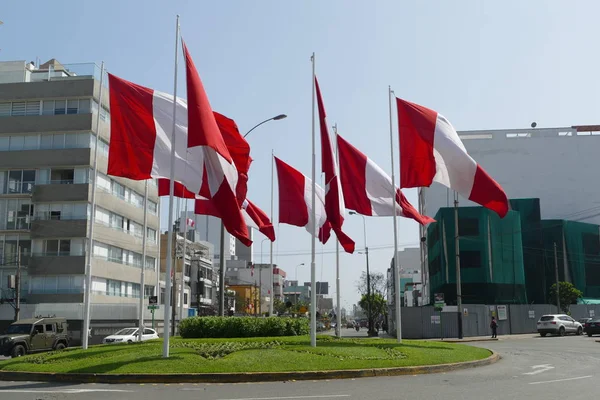 Rotonda Con Siete Banderas Peruanas Distrito Miraflores Lima Imagen Hay — Foto de Stock