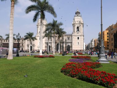 Lima Katedrali manzaralı görünümünü. Plaza Mayor veya Plaza de Armas üzerinde bulunan veya ana kare ve süs Bahçesi tarihi merkezi, Lima, bir Unesco Dünya Mirası olarak 