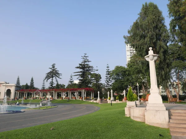 Scenic View Modern Neoclassic Structure Colonnade Ornamental Garden Lima Reserve — Stock Photo, Image