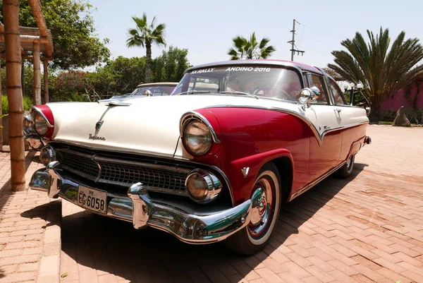 Lima Peru Novembro 2017 Vista Frontal Lateral Ford Fairlane Crown — Fotografia de Stock