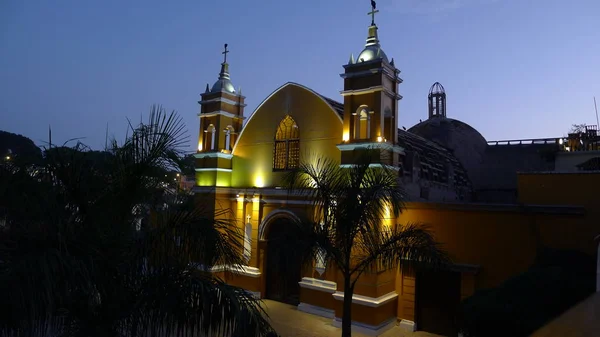 Vista Iluminada Nocturna Una Antigua Iglesia Distrito Barranco Lima —  Fotos de Stock