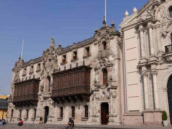 Lima Palacio Arzobispado Con Sus Balcones Históricos Coloniales Encuentra Centro —  Fotos de Stock