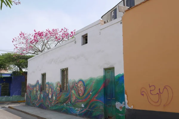 Lima Perú Mayo 2018 Antigua Casa Clásica Con Graffiti Decorativo —  Fotos de Stock