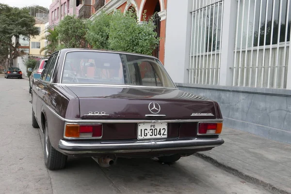 Lima Peru July 2018 Rear Side View Maroon Mercedes Benz — Stock Photo, Image