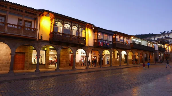 Desarrollo Viviendas Por Noche Con Arcadas Antiguos Balcones Ubicados Plaza —  Fotos de Stock