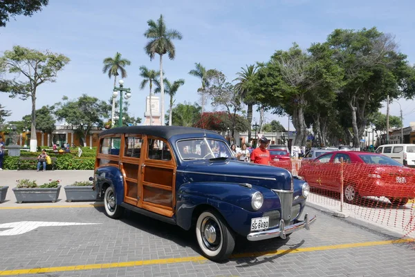 Lima Peru May 2018 Front Side View Old Blue Ford — Stock Photo, Image