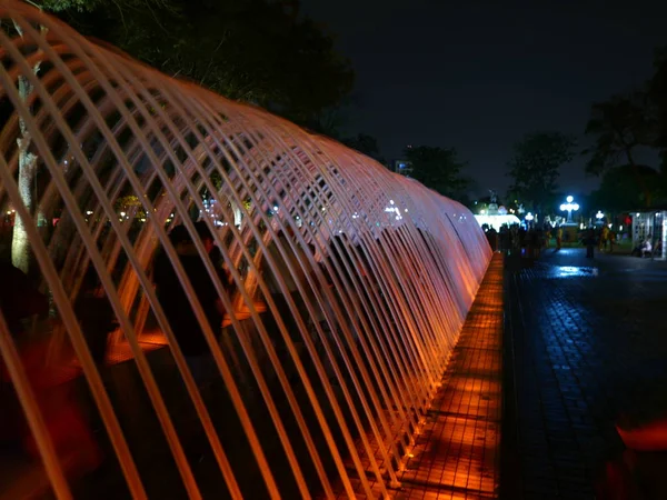 Escénica Vista Nocturna Fuente Del Túnel Circuito Mágico Del Agua — Foto de Stock