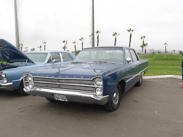 Lima Perú Julio 2017 Vista Frontal Lateral Sedán Plymouth Fury — Foto de Stock