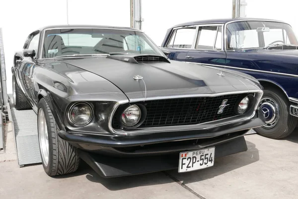 Lima Perú Mayo 2018 Vista Frontal Lateral Ford Mustang 351 Imágenes De Stock Sin Royalties Gratis